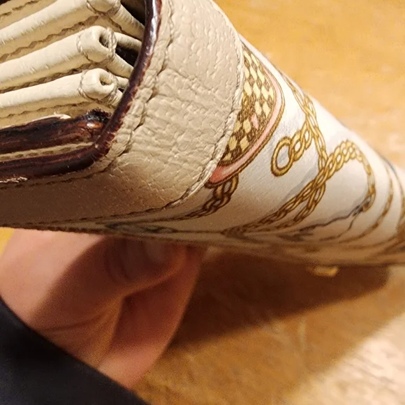 Gucci Cream Chain & Charm Foldover Wallet - Picture 7 of 16